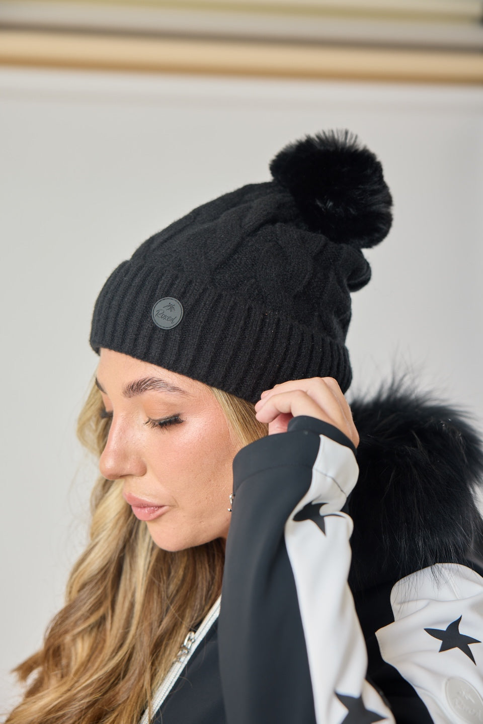 Black bobble hat